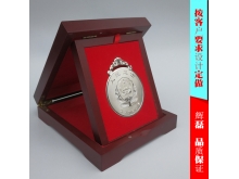 民警退休纪念品 公安民警退休纪念章 从警30周年纪念币