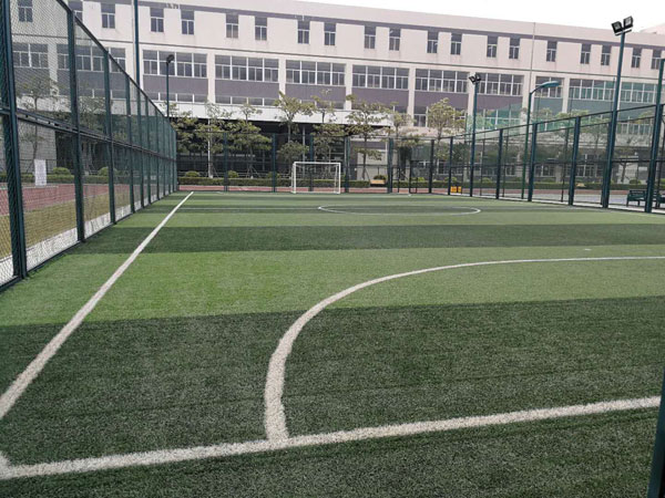 惠州市大亚湾学校人工草皮足球场地坪施工标准尺寸划线建设公司