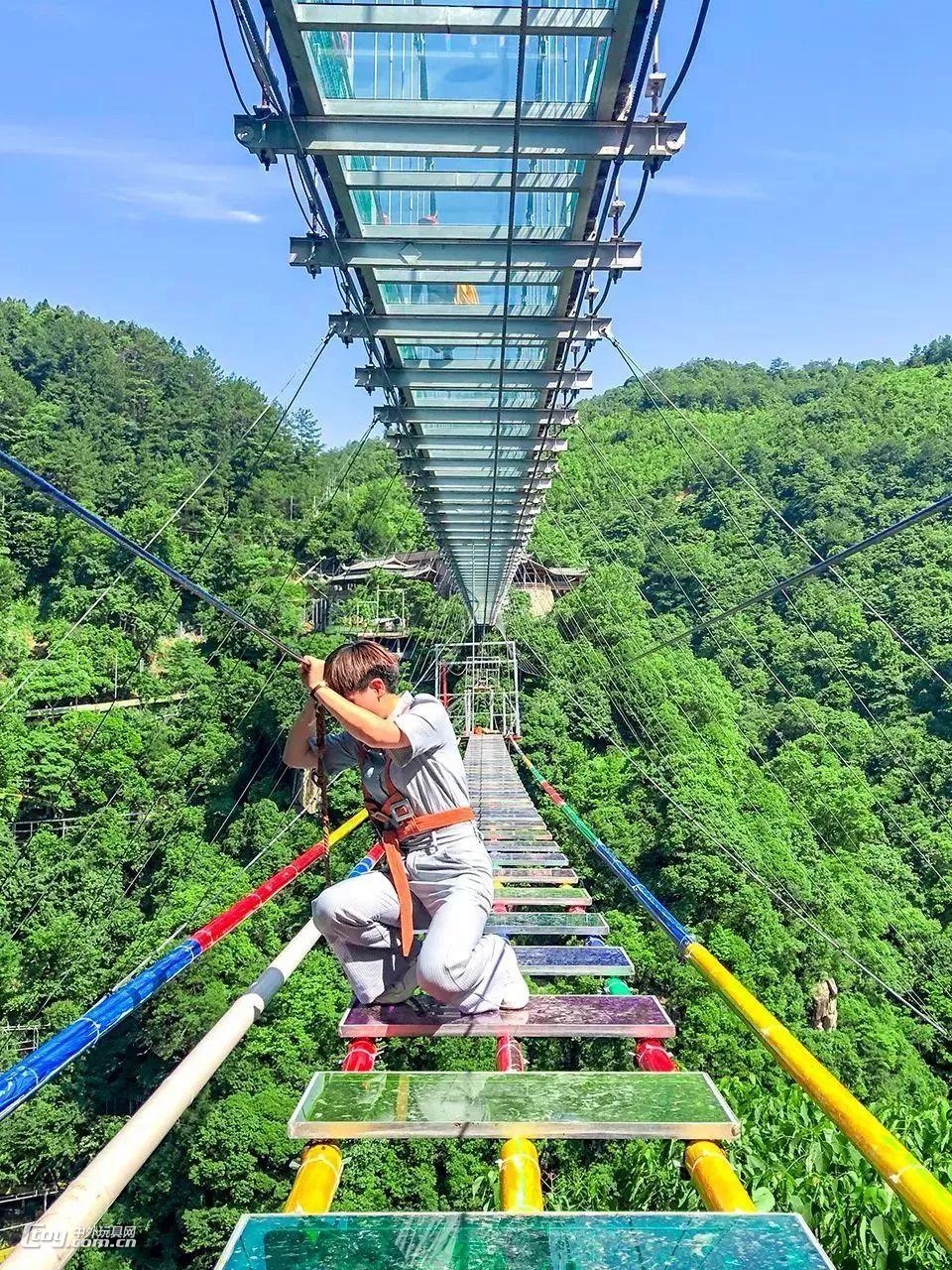 步步惊心桥厂家高空漫步桥价格高空吊桥设计施工设备安装