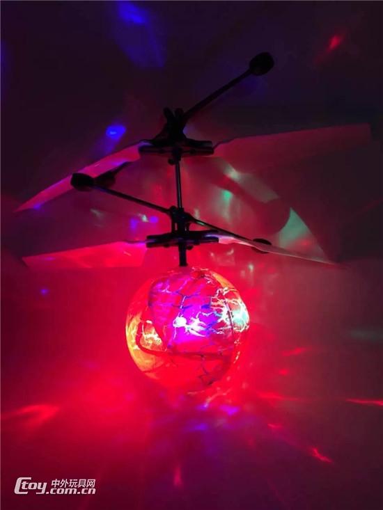 裂纹球感应飞行器彩色飞行球悬浮感应玩具原理