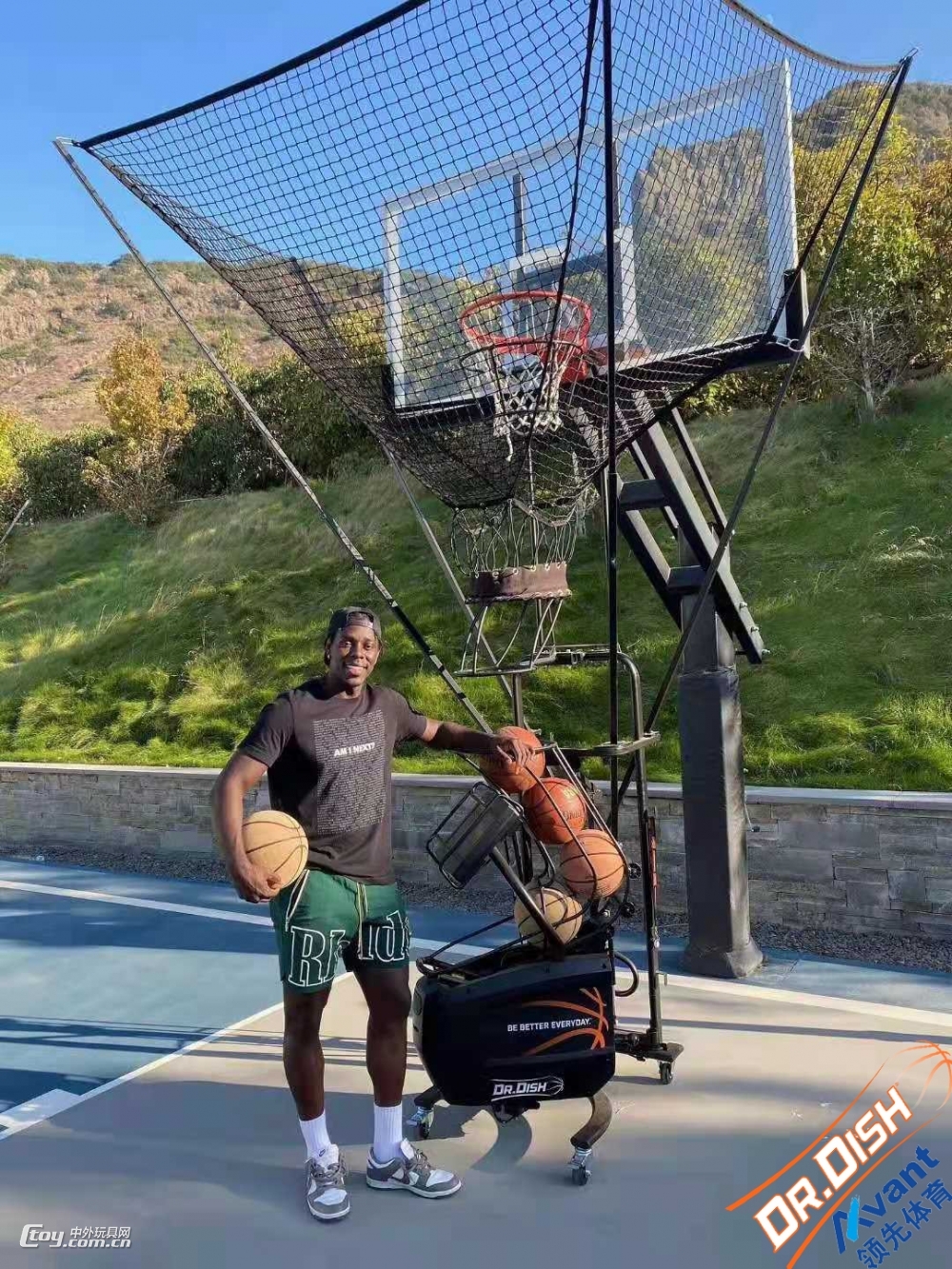 l篮球发球机 篮球自动发球机 深圳 扎克拉文篮球发球机