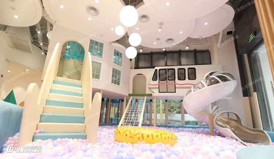 淘气堡蹦床主题乐园商场室内彩虹爬网儿童体能拓展训练不锈钢滑梯