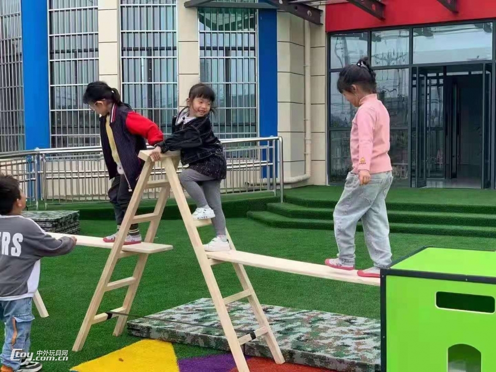 山东幼儿园玩具厂家/幼儿园安吉游戏玩具/幼儿园人字梯攀爬架