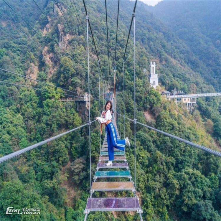 网红高空漫步玻璃桥木质吊桥景区无动力高空游乐项目步步惊心桥