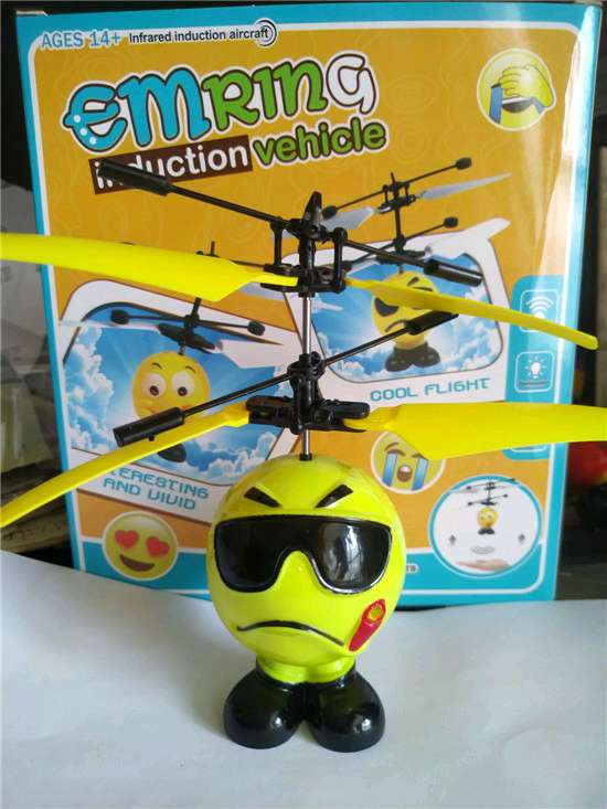 感应飞行器人体感应飞行玩具造型可爱孩子们都知道是什么