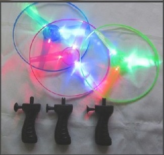 儿童玩具LED拉线飞碟男女孩七彩闪光飞盘玩具发光户外UFO