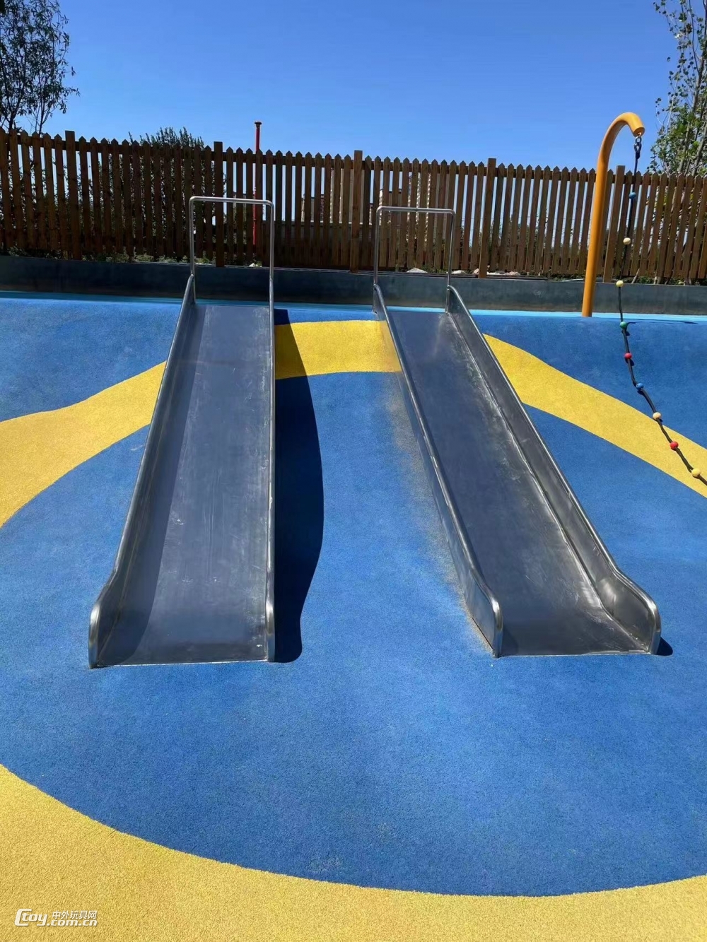 户外儿童拓展公园景区游乐场大型非标不锈钢滑梯定制