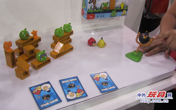 美泰推《愤怒的小鸟》桌游玩具